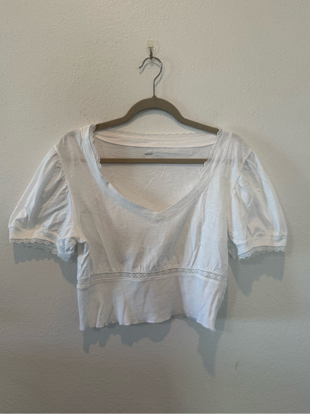 Aerie White Puff Sleeve Crop Top